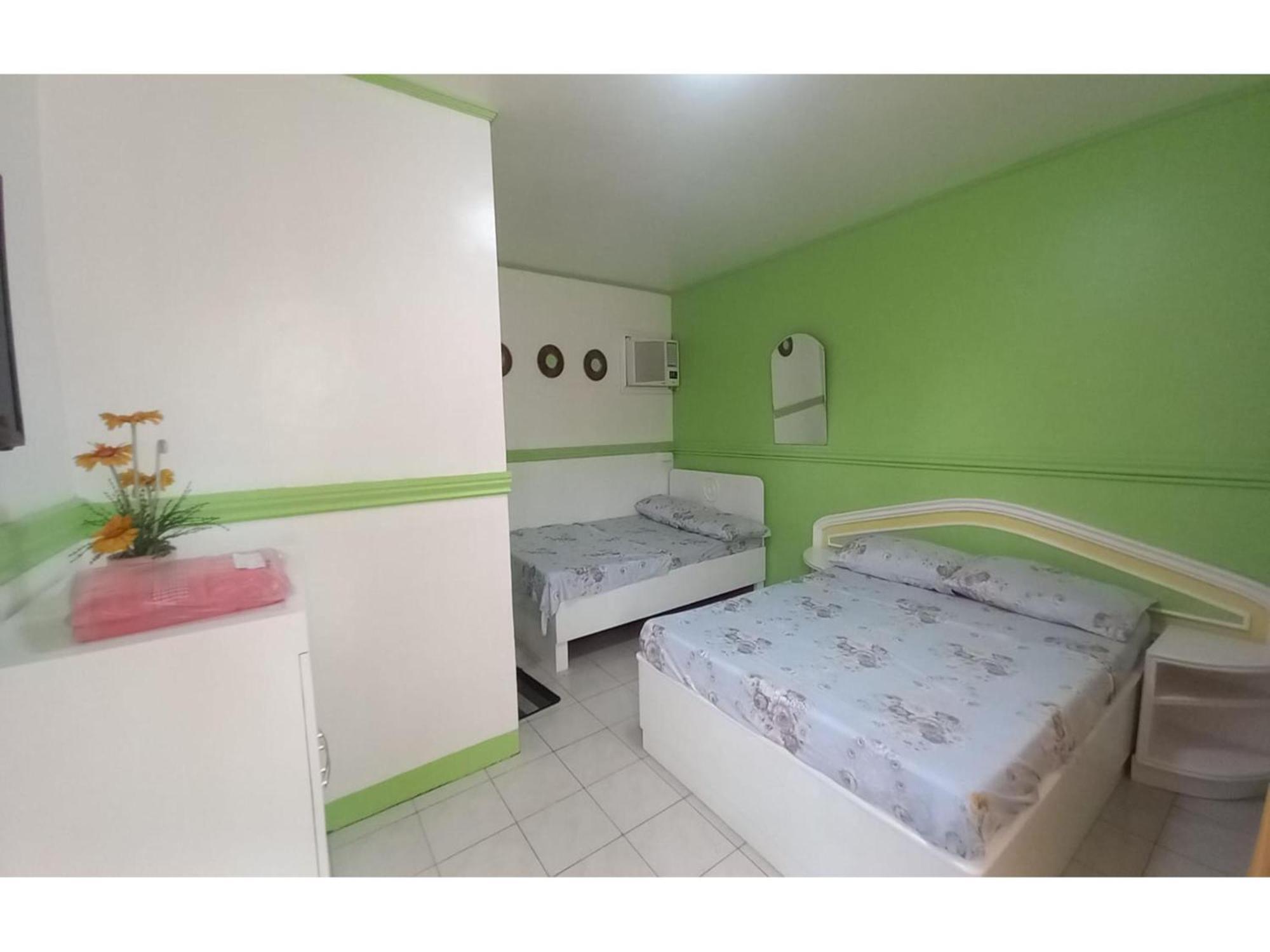 Oyo 1048 Jomckayl Apartelle Naga  Exterior foto